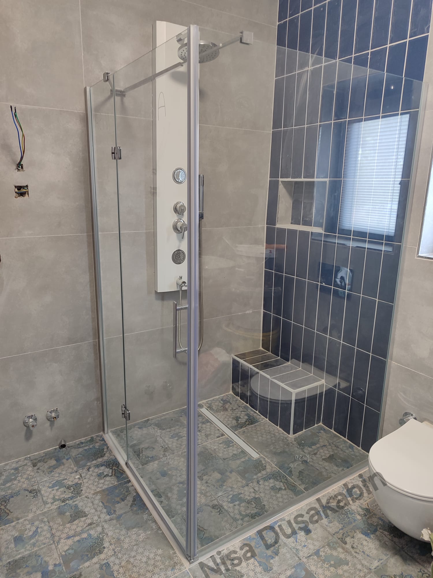 Menteşeli Yan Panelli Duşakabin